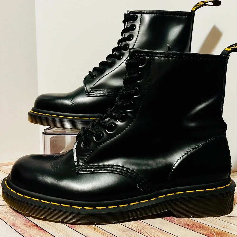 Dr Martens 1460 Smooth Leather Lace Up Boots Men 8 Women 9 Black 8-Eye Punk Goth